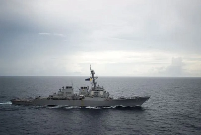 Проход эсминца США в спорных водах Южно-Китайского моря разозлил Пекин